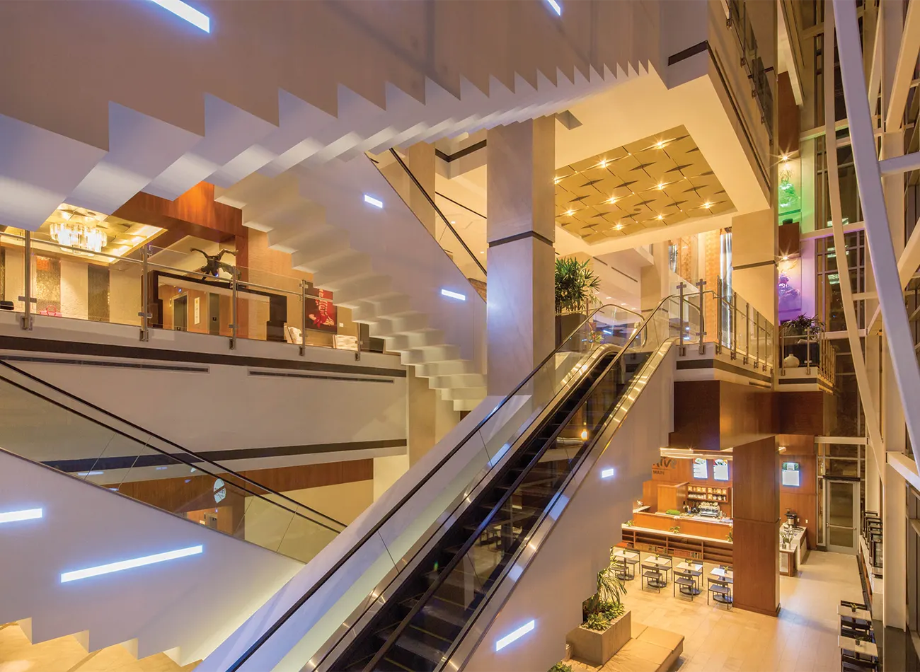 Hilton Norfolk the Main multi-floor escalator